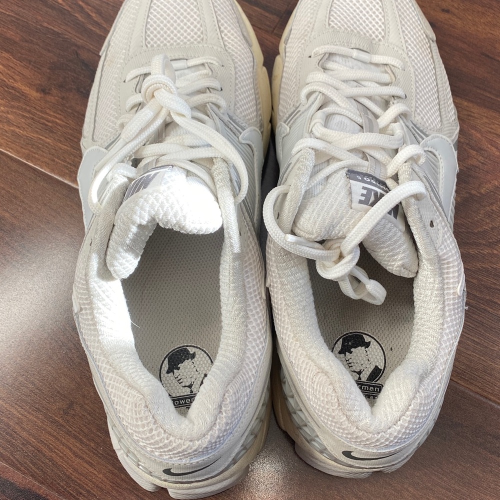Nike Men's White and Gray Running Sneakers - Picture 7 of 11